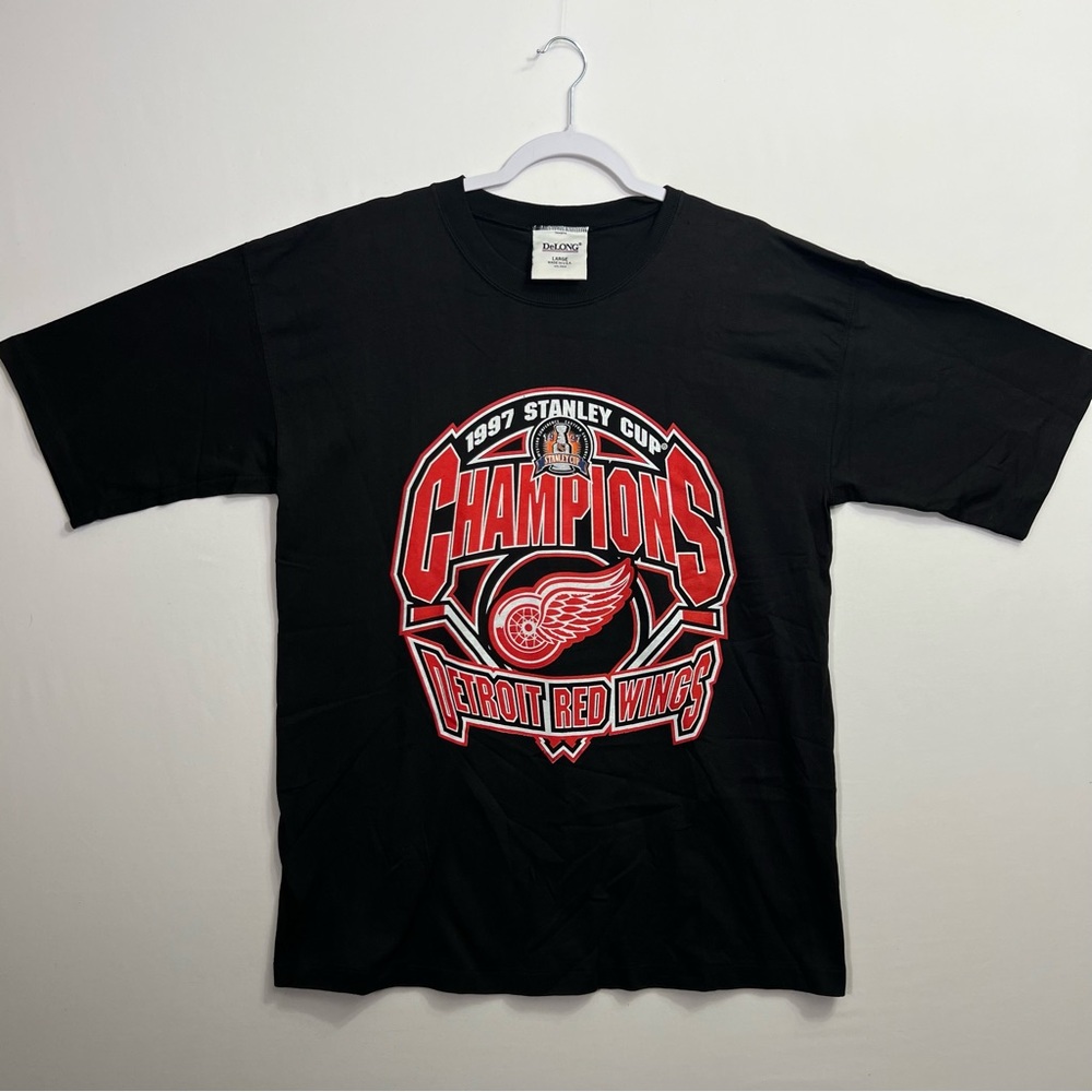 Vintage NHL Hockey 1997 Stanley Cup Champions Detroit Red Wings Graphic Tee